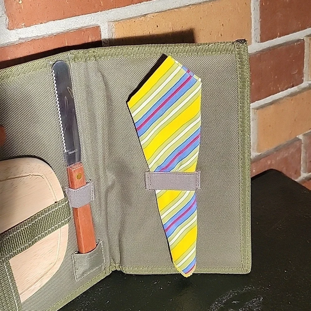 Harry & David Wine & Cheese Service Set For Two Cutting Board